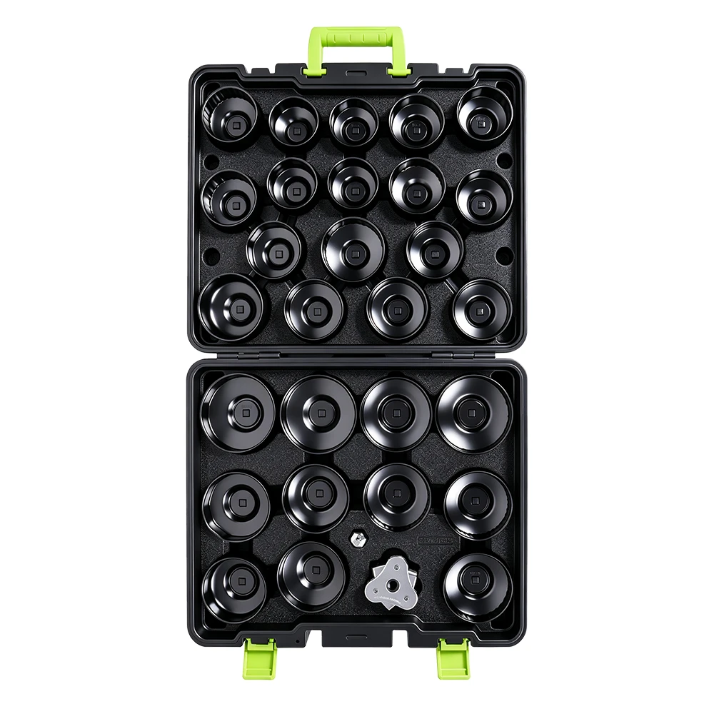 Jeu de clé à filtre à huile de type tasse 30PC 8 Jeu de clés à filtre à huile de type coupelle de 30 pièces avec divers douilles de filtre, adaptateur et outil de retrait à trois griffes organisé dans un étui de transport noir sur fond blanc.