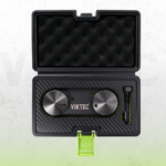 Kit d'outils de verrouillage du calage de l'arbre à cames en deux pièces pour moteurs Volkswagen et Audi EA111 fourni dans un étui de transport adapté.