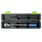 Boîtier ouvert VIKTEC VT14196P contenant une clé dynamométrique à entraînement 1/2 inch avec tête à cliquet réversible, poignée de réglage bleue, rallonge et coffret de rangement moulé, calibrée de 65 à 350 N·m.