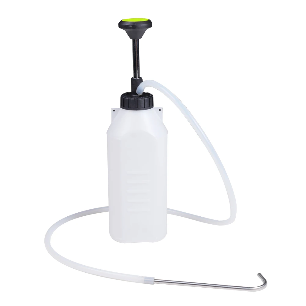 Pompe de transfert de fluides polyvalente 1L avec tuyau de 95 cm 3 Pompe manuelle de transfert de fluides VIKTEC de 1 litre avec réservoir translucide, tuyau flexible et buse de distribution métallique à crochet.