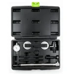 Abra o kit de ferramentas de sincronização do motor VIKTEC VT01887 VAG com relógio comparador, placas de ajuste da árvore de cames, pinos de bloqueio e ferramentas de ajuste roscadas para motores VW e Audi 1.2, 1.4 e 1.6 FSI, TSI e TFSI compatíveis.