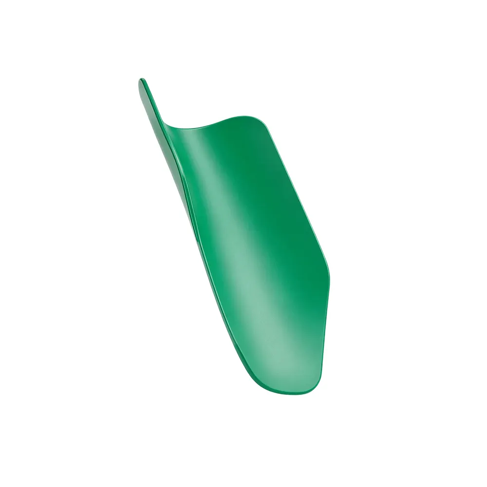 Plaque de guidage flexible pour vidange d'huile, 50 x 20 cm, n° 1 VT14180B : outil de guidage pour la vidange des fluides automobiles, doté d'une surface de guidage incurvée de couleur verte permettant de diriger les fluides lors de l'entretien des véhicules.